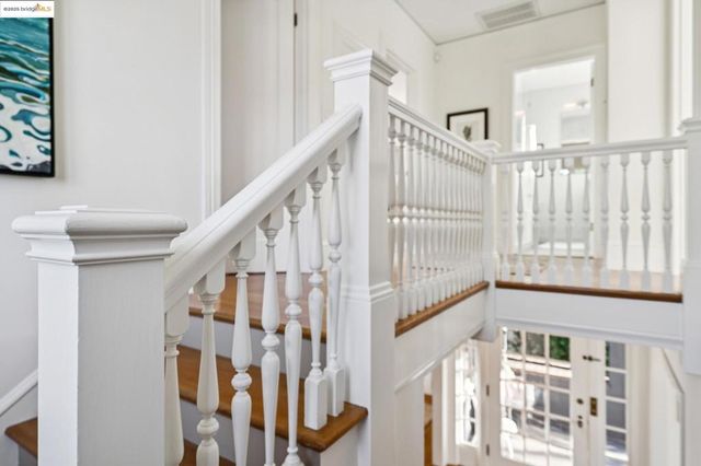 6218 MANOA St, Oakland, CA 94618