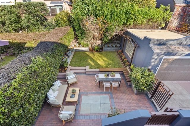 6218 MANOA St, Oakland, CA 94618