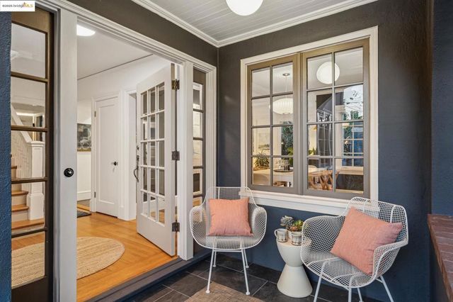 6218 MANOA St, Oakland, CA 94618