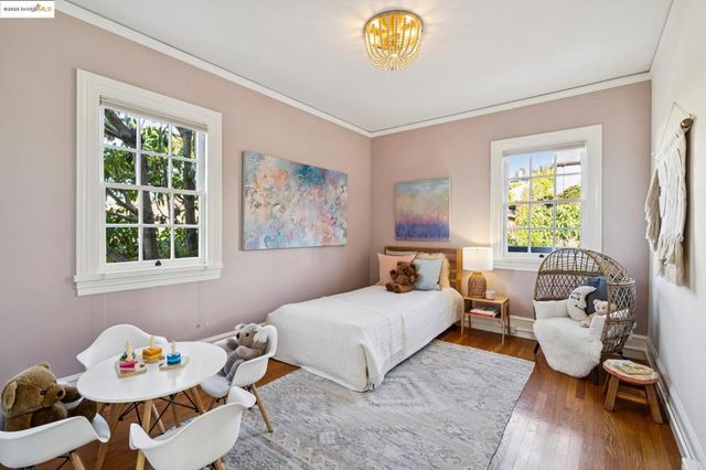 6218 MANOA St, Oakland, CA 94618