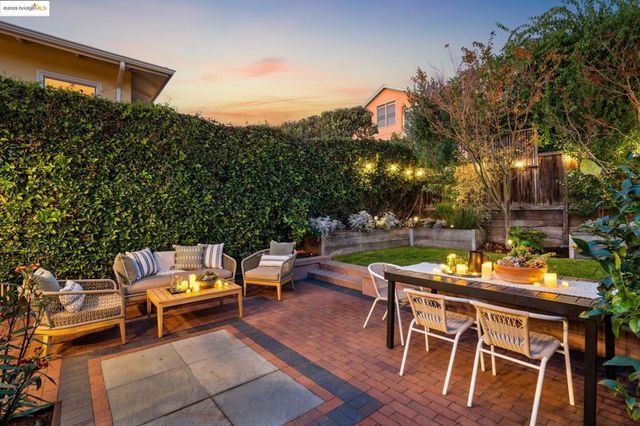 6218 MANOA St, Oakland, CA 94618