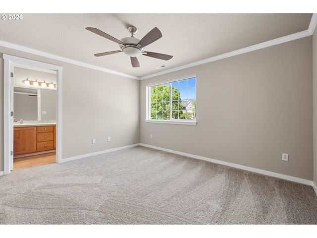 403 Ne SUTTLE Rd, Portland, OR 97211