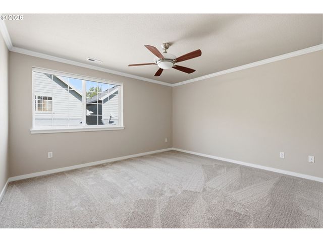 403 Ne SUTTLE Rd, Portland, OR 97211