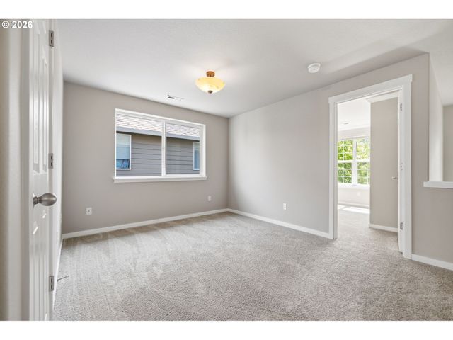 403 Ne SUTTLE Rd, Portland, OR 97211