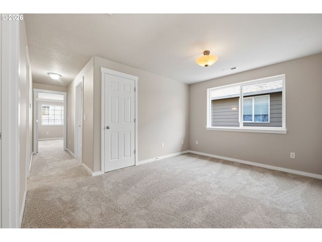 403 Ne SUTTLE Rd, Portland, OR 97211