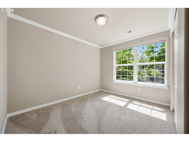 403 Ne SUTTLE Rd, Portland, OR 97211