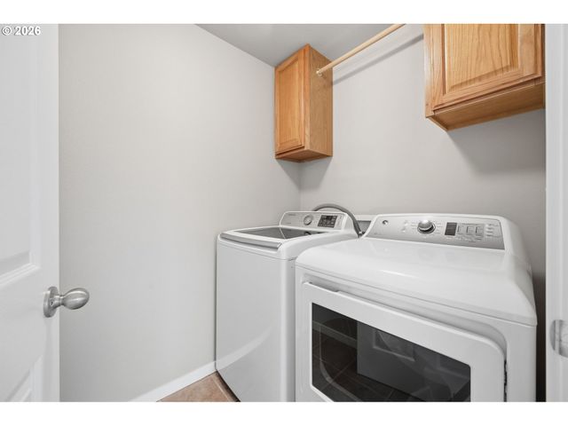 403 Ne SUTTLE Rd, Portland, OR 97211