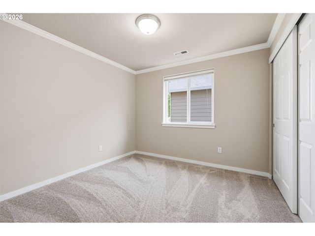 403 Ne SUTTLE Rd, Portland, OR 97211