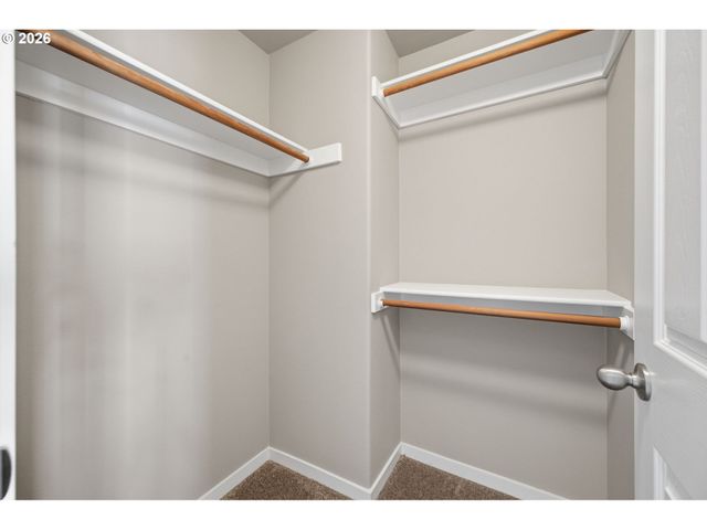 403 Ne SUTTLE Rd, Portland, OR 97211