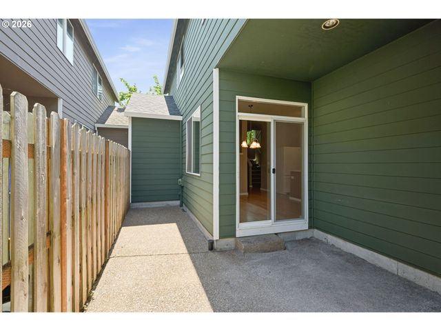 403 Ne SUTTLE Rd, Portland, OR 97211
