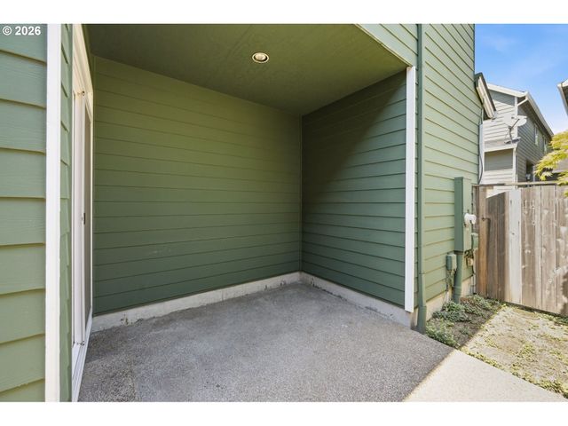 403 Ne SUTTLE Rd, Portland, OR 97211
