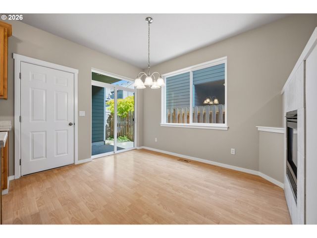 403 Ne SUTTLE Rd, Portland, OR 97211