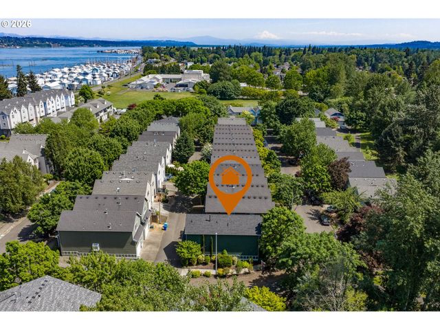403 Ne SUTTLE Rd, Portland, OR 97211