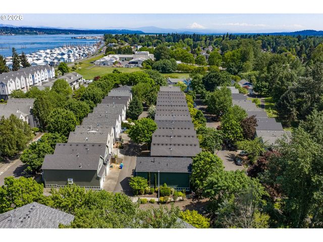 403 Ne SUTTLE Rd, Portland, OR 97211