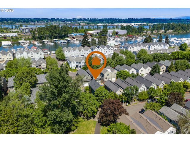 403 Ne SUTTLE Rd, Portland, OR 97211