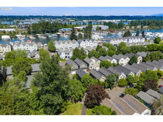 403 Ne SUTTLE Rd, Portland, OR 97211