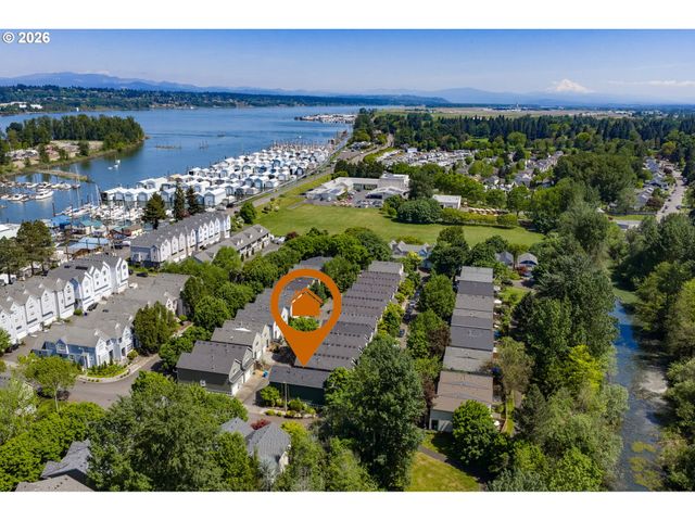 403 Ne SUTTLE Rd, Portland, OR 97211