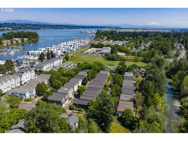 403 Ne SUTTLE Rd, Portland, OR 97211