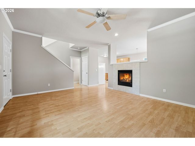 403 Ne SUTTLE Rd, Portland, OR 97211