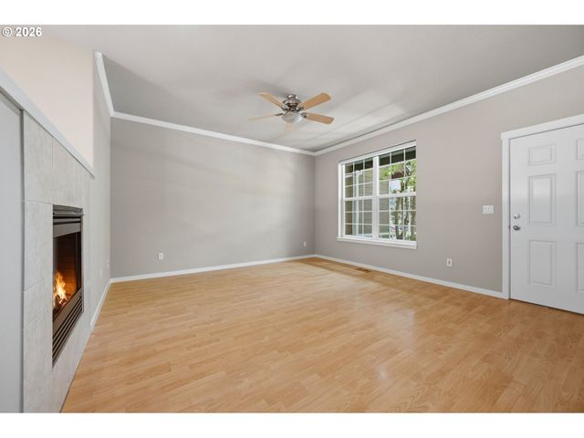 403 Ne SUTTLE Rd, Portland, OR 97211