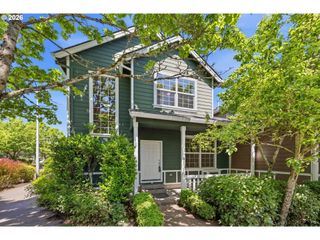 403 Ne SUTTLE Rd, Portland, OR 97211