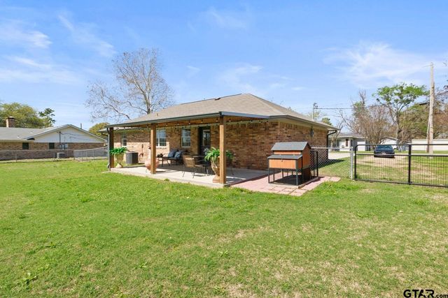 507A Fleming Street, Mt Vernon, TX 75457