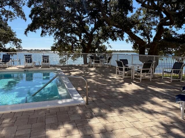 209 W Miracle Strip Parkway APT F104, Mary Esther, FL 32569