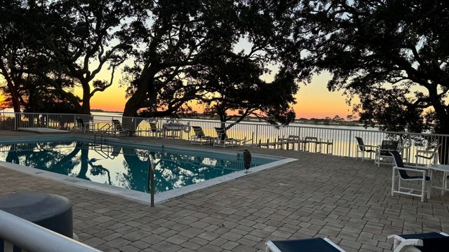 209 W Miracle Strip Parkway APT F104, Mary Esther, FL 32569