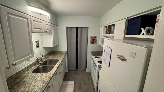 209 W Miracle Strip Parkway APT F104, Mary Esther, FL 32569