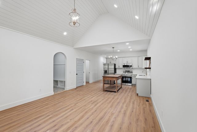 647 Forest Circle, Sparta, TN 38583
