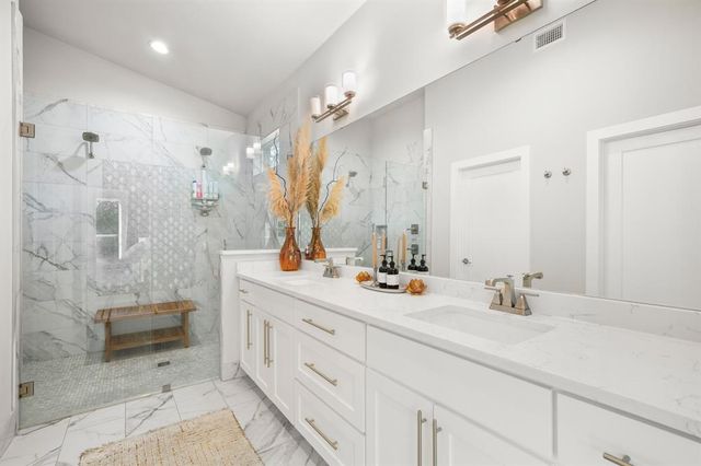 307 Bedford DR, Spicewood, TX 78669