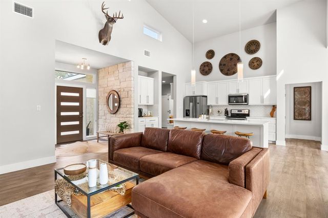 307 Bedford DR, Spicewood, TX 78669