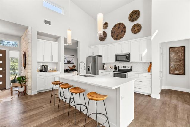 307 Bedford DR, Spicewood, TX 78669