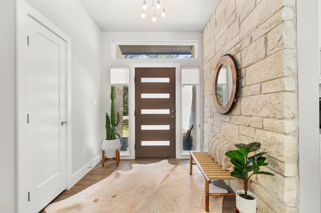 307 Bedford DR, Spicewood, TX 78669