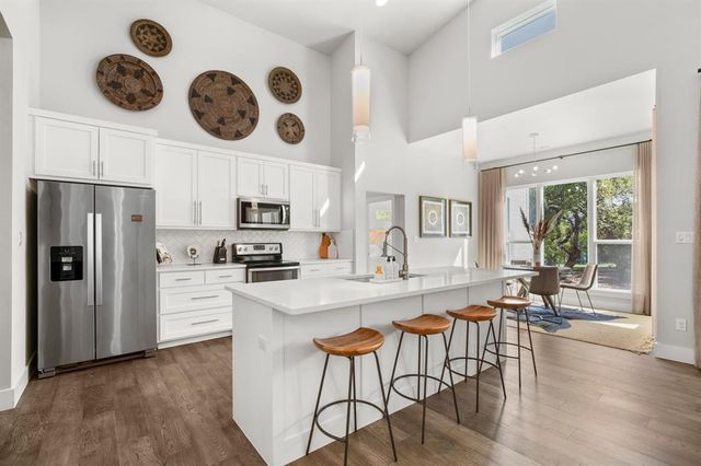 307 Bedford DR, Spicewood, TX 78669