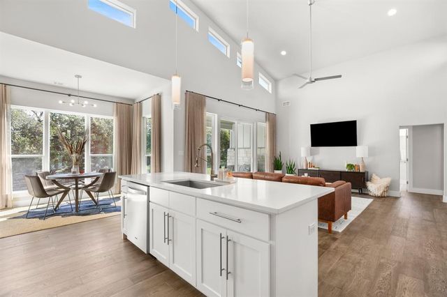 307 Bedford DR, Spicewood, TX 78669