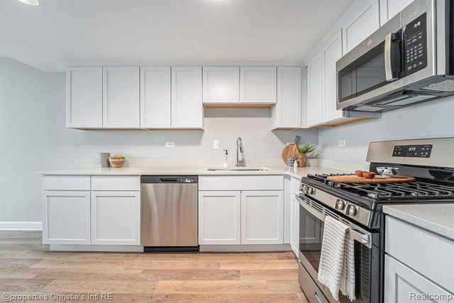 3320 Spinnaker Lane 13B, Detroit, MI 48207