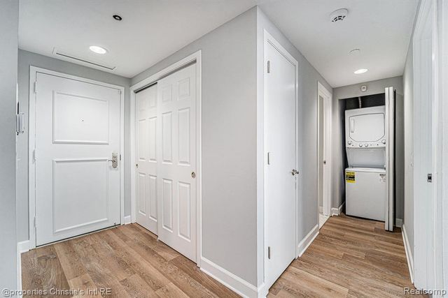 3320 Spinnaker Lane 13B, Detroit, MI 48207