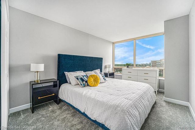 3320 Spinnaker Lane 13B, Detroit, MI 48207