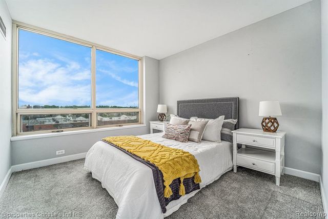 3320 Spinnaker Lane 13B, Detroit, MI 48207