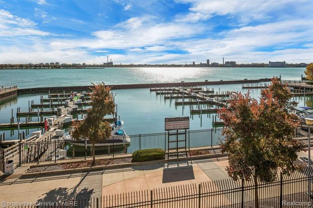 3320 Spinnaker Lane 13B, Detroit, MI 48207