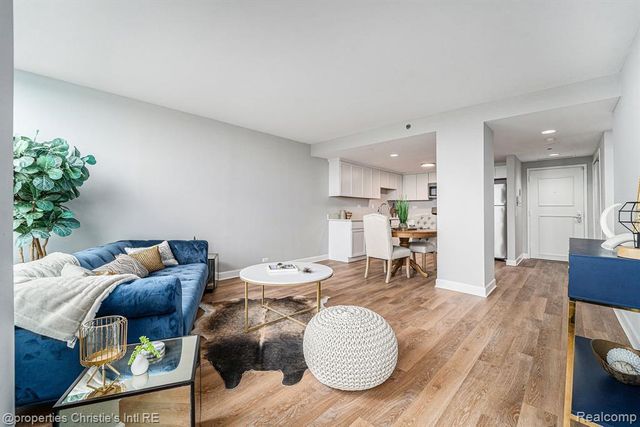 3320 Spinnaker Lane 13B, Detroit, MI 48207