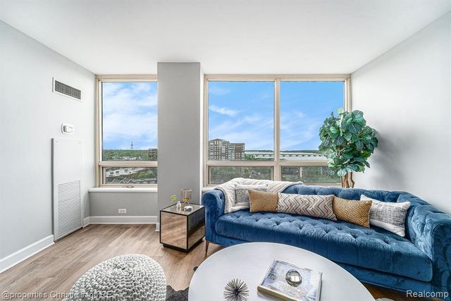 3320 Spinnaker Lane 13B, Detroit, MI 48207