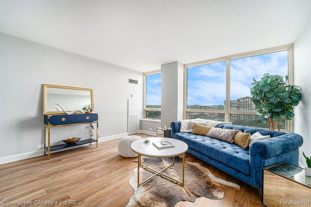 3320 Spinnaker Lane 13B, Detroit, MI 48207