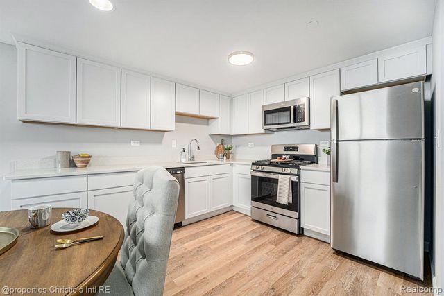 3320 Spinnaker Lane 13B, Detroit, MI 48207