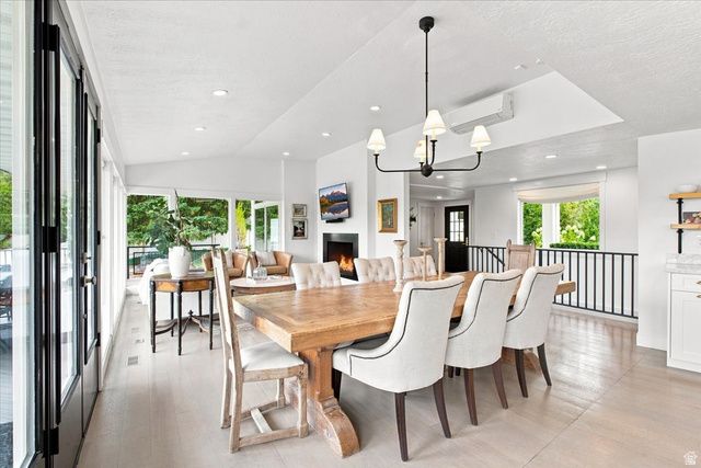 2424 E OAKCREST LN, Holladay, UT 84121