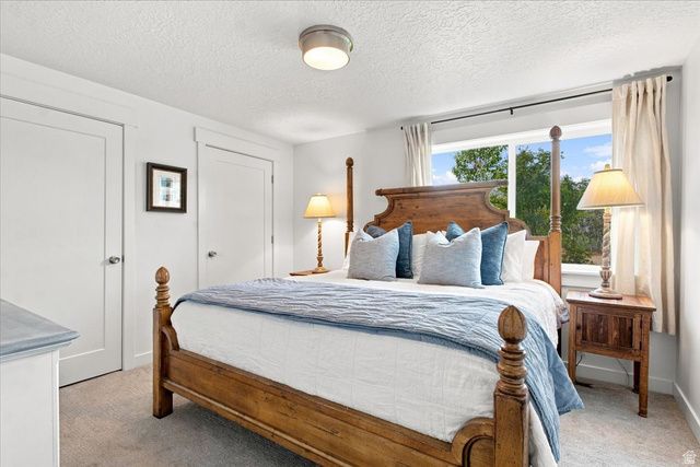 2424 E OAKCREST LN, Holladay, UT 84121