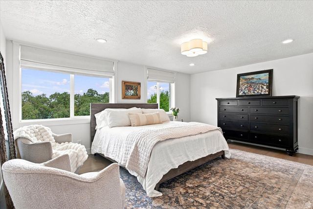 2424 E OAKCREST LN, Holladay, UT 84121