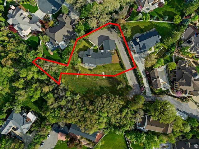 2424 E OAKCREST LN, Holladay, UT 84121