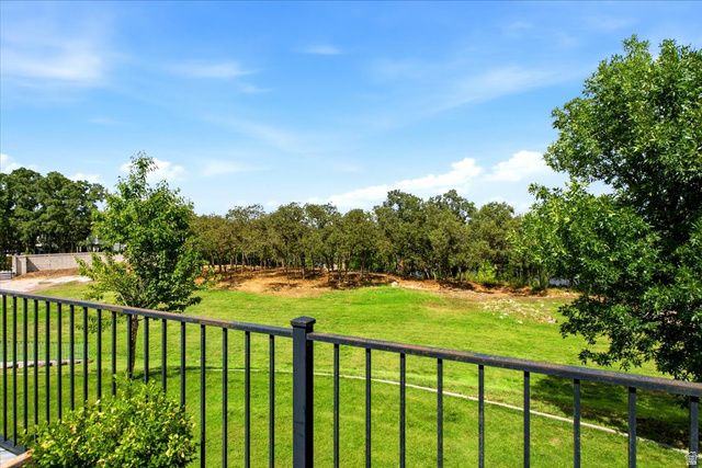 2424 E OAKCREST LN, Holladay, UT 84121